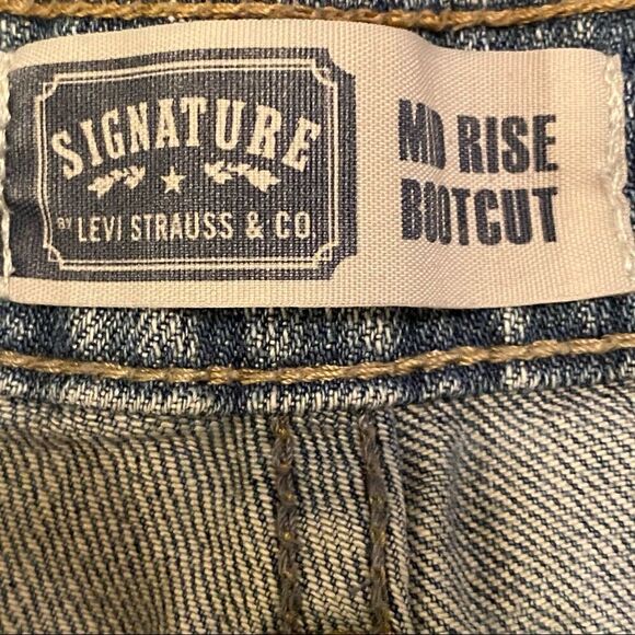 Signature Levi Blue Denim Shorts - Picture 7 of 10